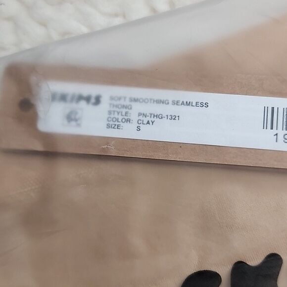 NWT SKIMS SOFT SMOOTHING SEAMLESS THONG COLOR CLAY - Picture 5 of 5